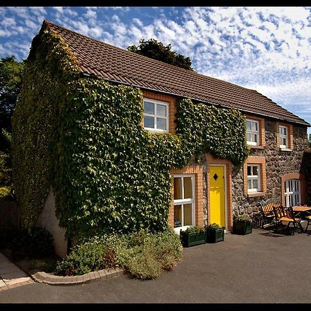 Hillcrest Cottage Карикфъргъс Екстериор снимка