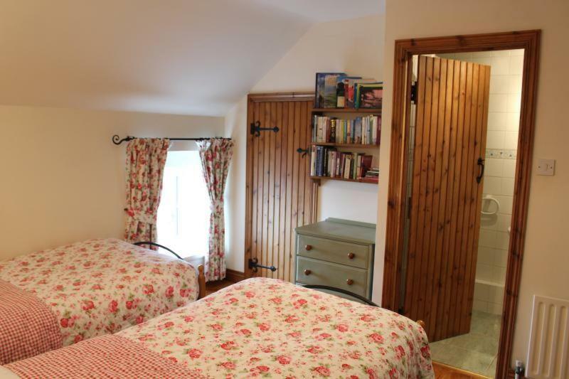 Hillcrest Cottage Карикфъргъс Екстериор снимка