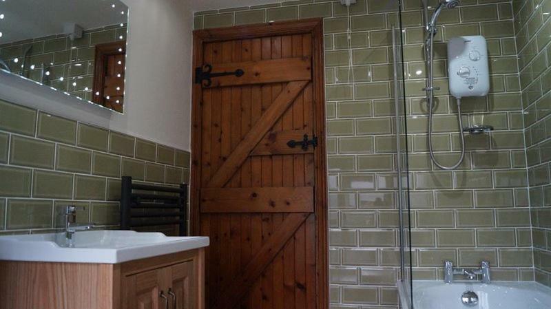 Hillcrest Cottage Карикфъргъс Екстериор снимка