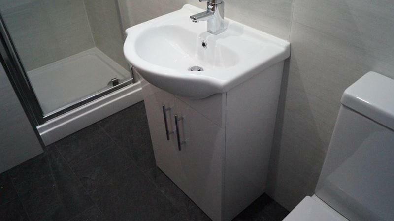 Hillcrest Cottage Карикфъргъс Екстериор снимка